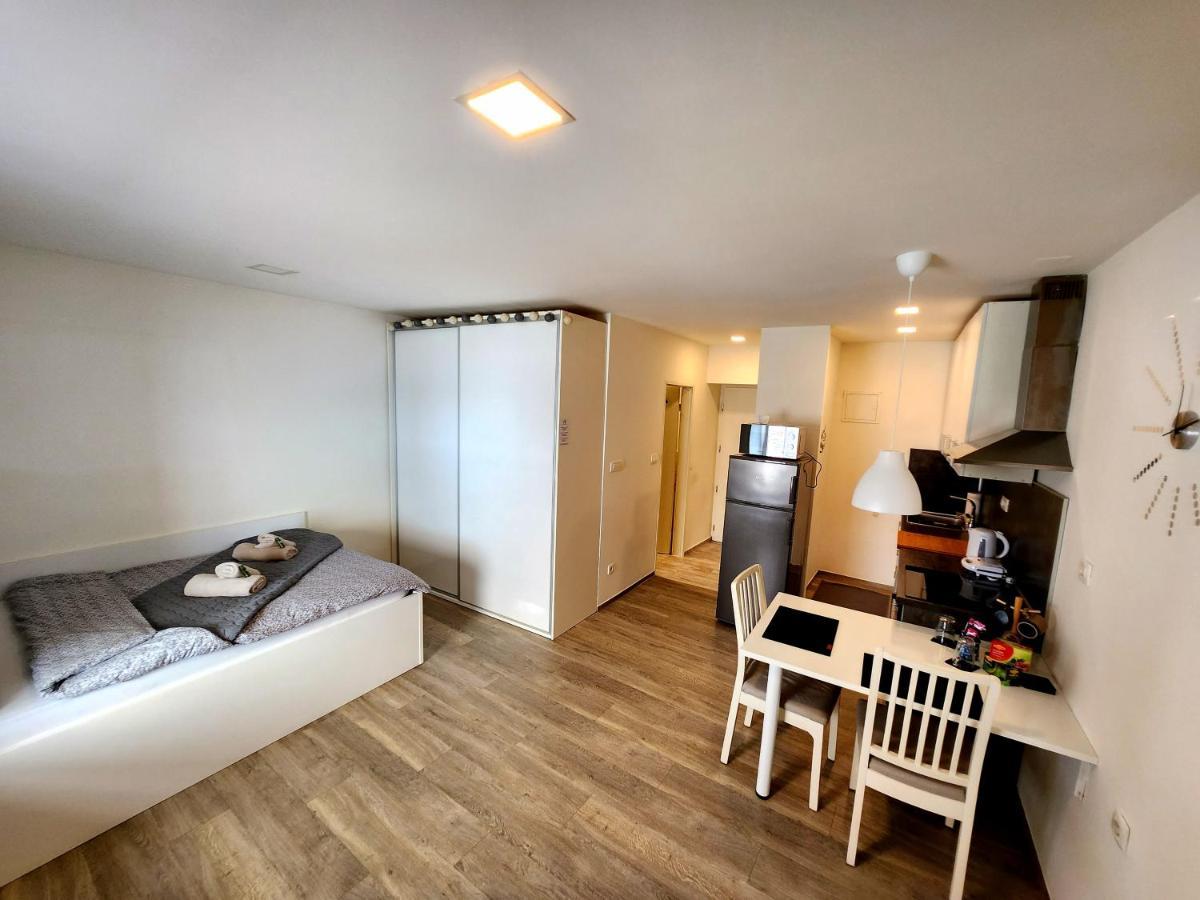 Studio Apartma V8 Maribor Bagian luar foto